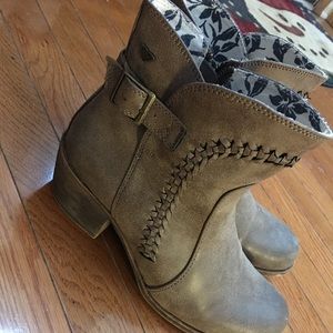 Rocky Ankle Boots